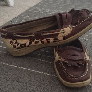Women’s 8.5 Sperry Boat Shoe leopard Print detail